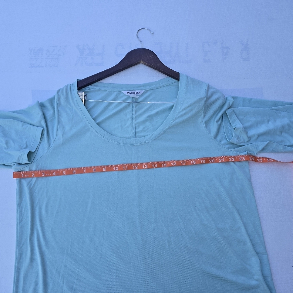 Athleta Stratus II Top in a light blue or aqua - Picture 5 of 7